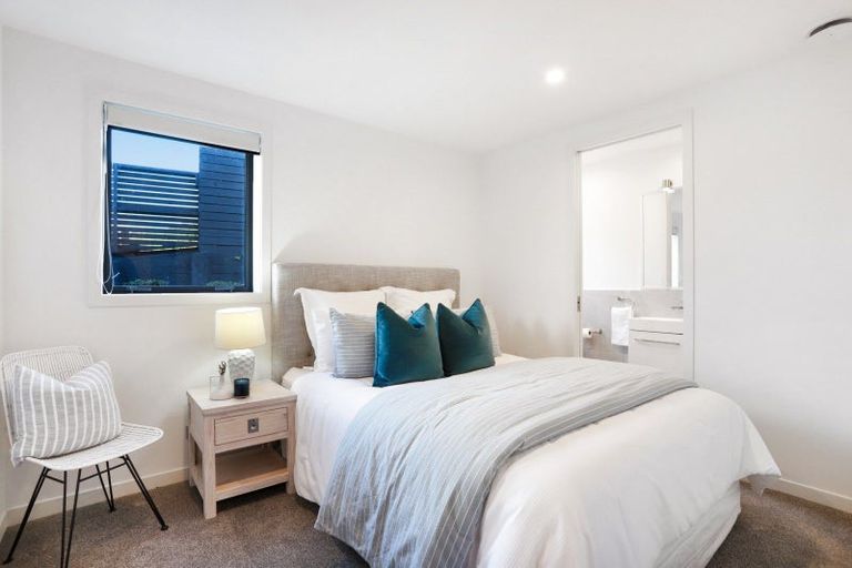 Photo of property in 1 Newhaven Terrace, Mairangi Bay, Auckland, 0630