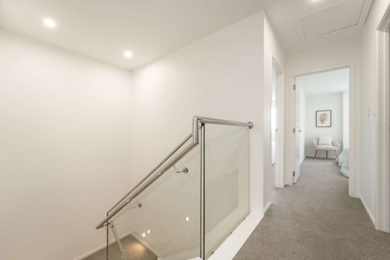 Photo of property in 6d Buisson Glade, West Harbour, Auckland, 0618