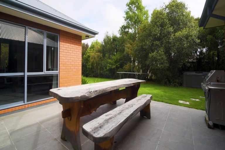 Photo of property in 10 Deavoll Place, Heathcote Valley, Christchurch, 8022