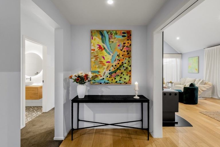 Photo of property in 32 Falconer Rise, Jacks Point, Queenstown, 9371