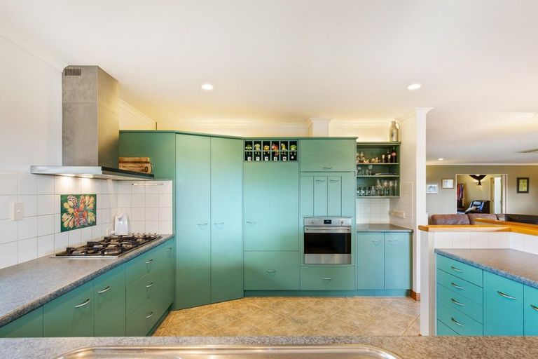 Photo of property in 132 Muriwai Valley Road, Muriwai, Waimauku, 0881