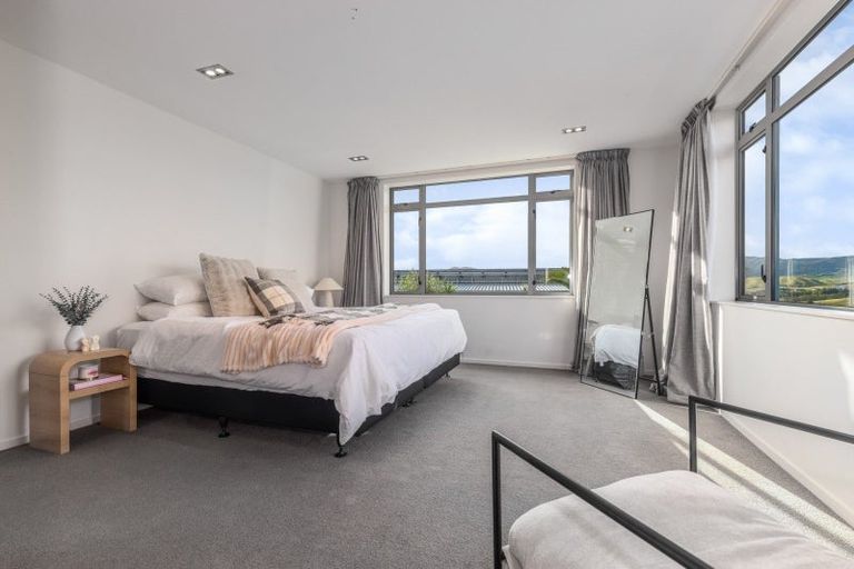 Photo of property in 35 Endeavour Drive, Whitby, Porirua, 5024