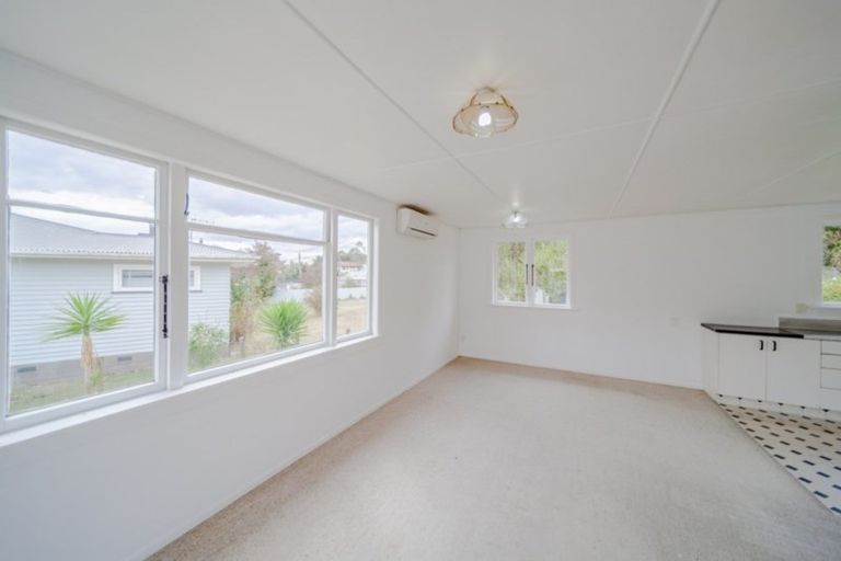 Photo of property in 5 Watts Road, Waipawa, 4210
