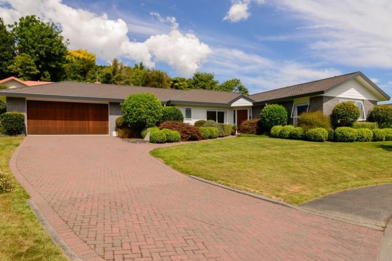 Photo of property in 35 Capricorn Place, Kawaha Point, Rotorua, 3010