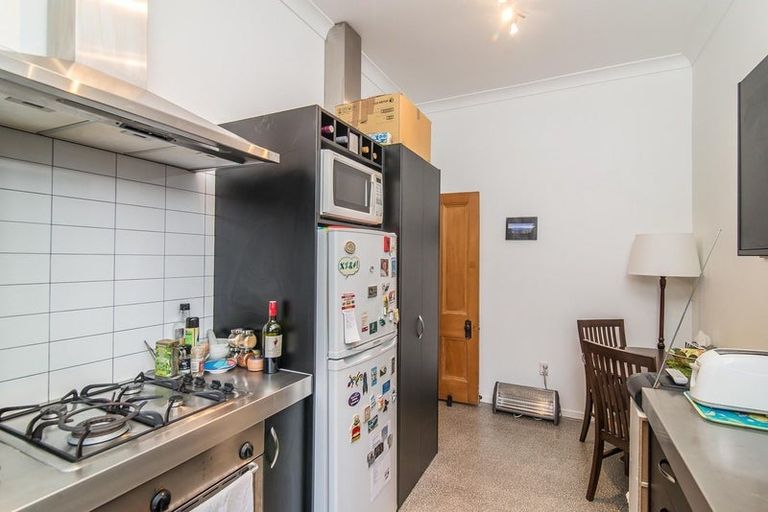 Photo of property in 2 Rixon Grove, Mount Victoria, Wellington, 6011