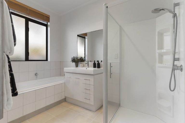 Photo of property in 11c Glendhu Road, Bayview, Auckland, 0629