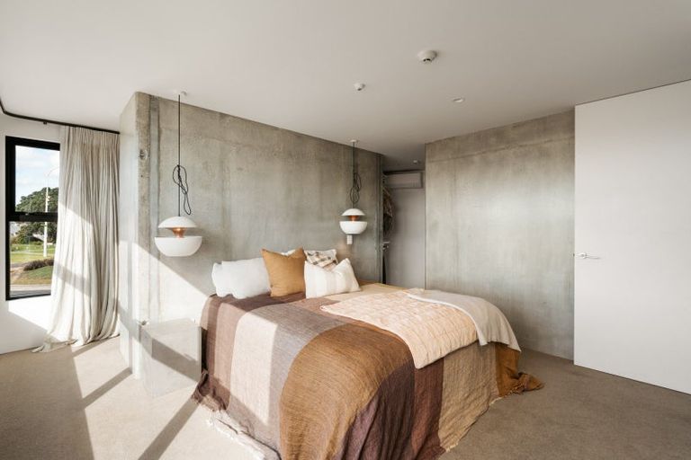 Photo of property in 212 Marine Parade, Mount Maunganui, 3116