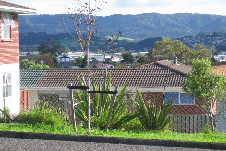 Photo of property in 1/272 Great North Road, Henderson, Auckland, 0612