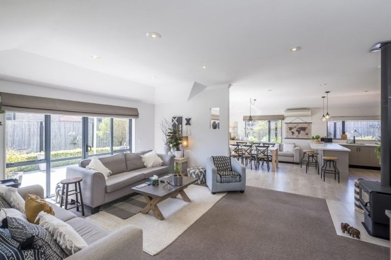 Photo of property in 3 Holcombe Drive, Paraparaumu, 5032