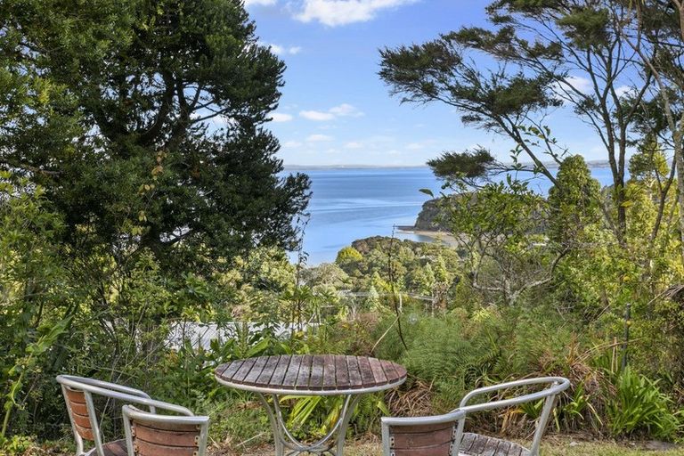 Photo of property in 94 Takahe Road, Titirangi, Auckland, 0604