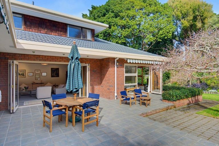Photo of property in 10 Karaka Grove, Waikanae, 5036