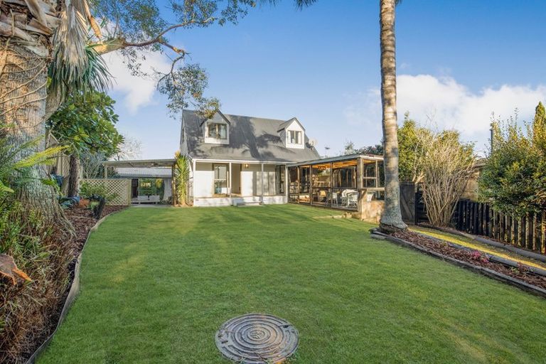 Photo of property in 13 Wallace Road, Ranui, Auckland, 0612