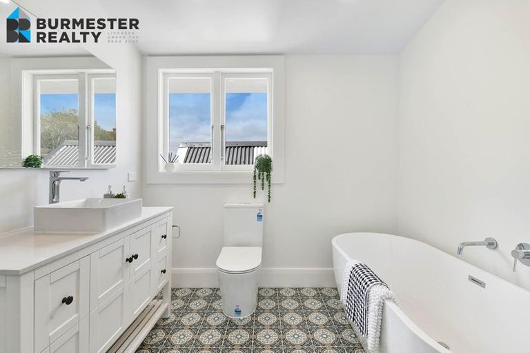 Photo of property in 5 Porter Crescent, Helensville, 0800