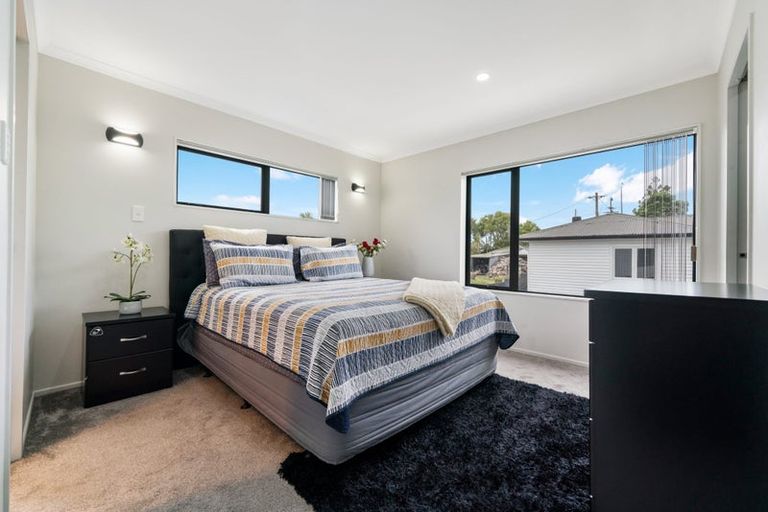 Photo of property in 61a Awaroa Road, Sunnyvale, Auckland, 0612