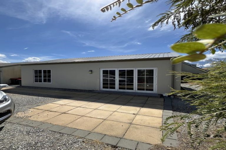 Photo of property in 57 Cedar Drive, Kelvin Heights, Queenstown, 9300