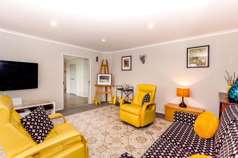 Photo of property in 14 Pearson Place, Paraparaumu, 5032