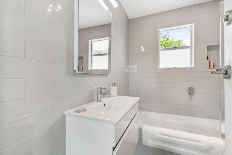 Photo of property in 3a Gazelle Avenue, Beach Haven, Auckland, 0626