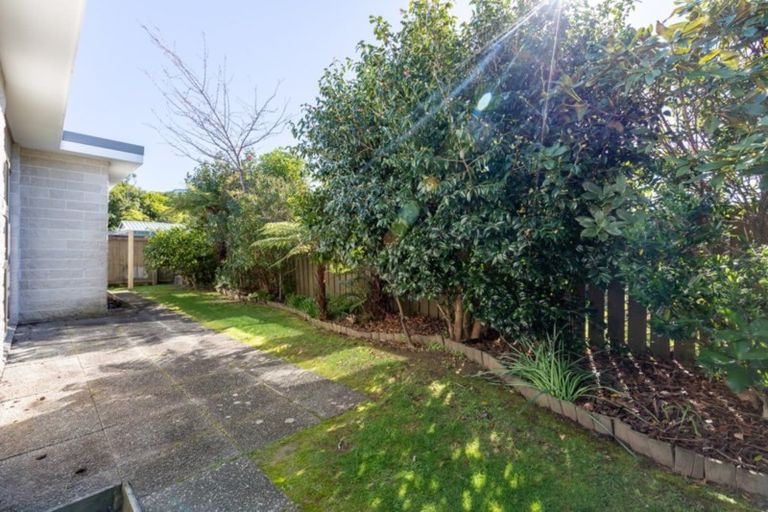 Photo of property in 1 Rewarewa Crescent, Waikanae, 5036