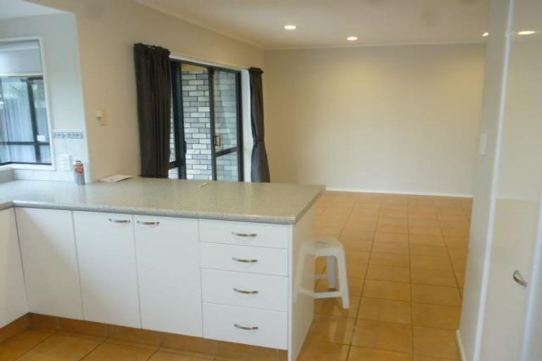 Photo of property in 11 Orangewood Drive, Northpark, Auckland, 2013
