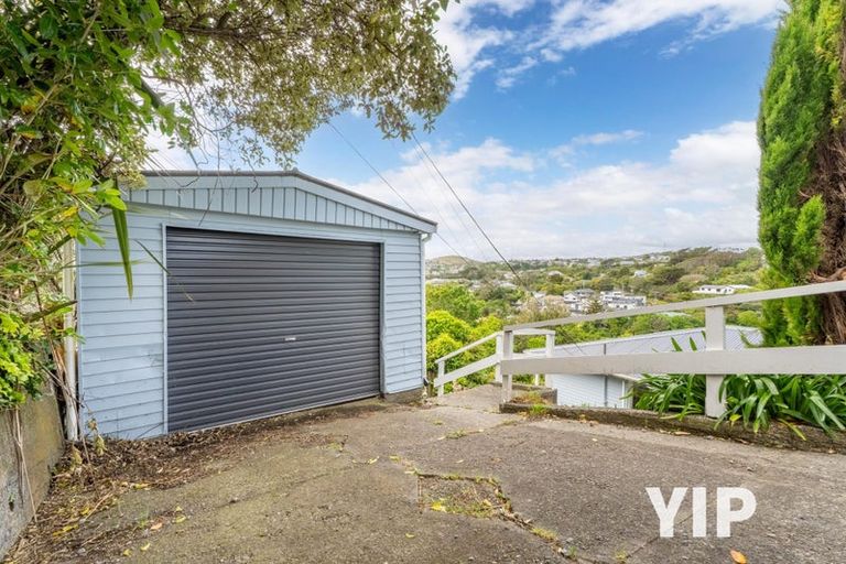 Photo of property in 133 Ruskin Road, Newlands, Wellington, 6037