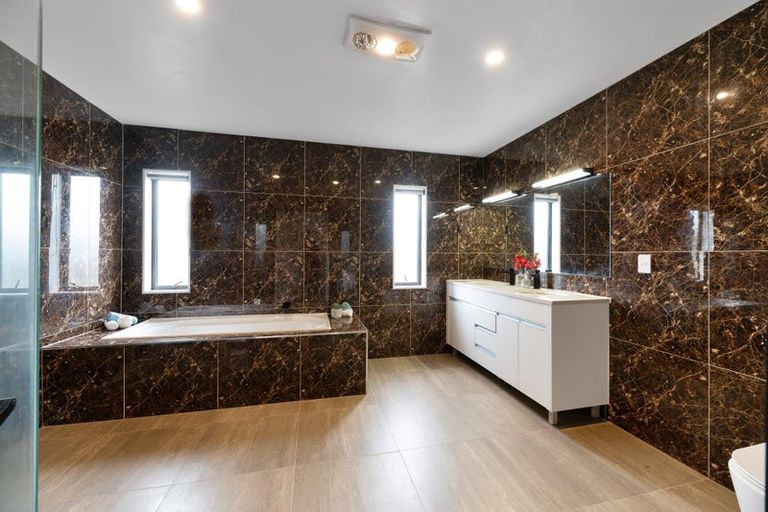 Photo of property in 74b Stamford Park Road, Mount Roskill, Auckland, 1041