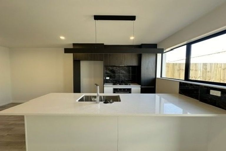 Photo of property in 15b Poruru Close, Papakura, 2110