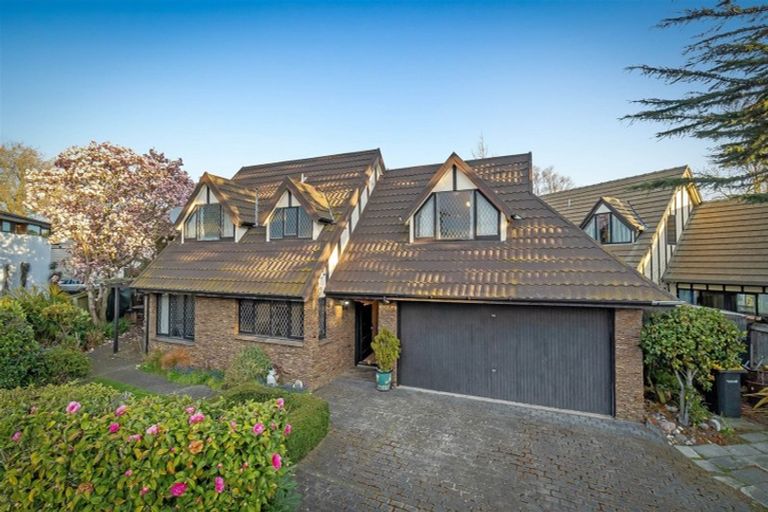 Photo of property in 2/4 Gleneagles Terrace, Ilam, Christchurch, 8053