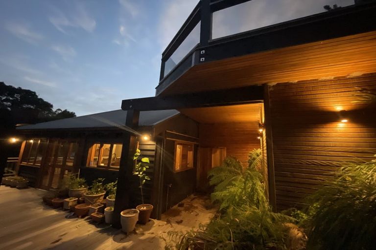 Photo of property in 15 Waiwera Road, Waiwera, Orewa, 0994