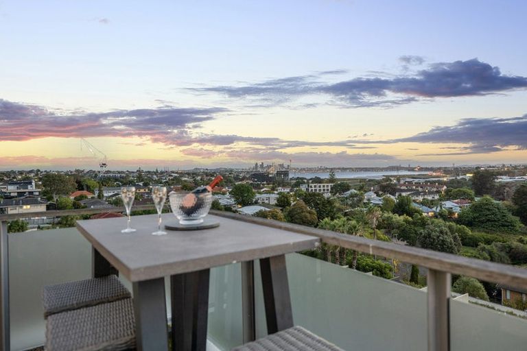 Photo of property in Maison Apartments, 503/16 Huron Street, Takapuna, Auckland, 0622