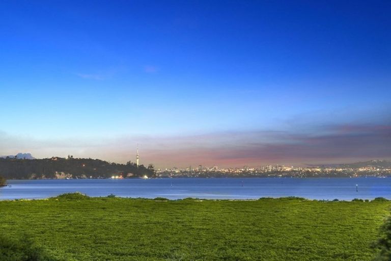 Photo of property in 29a Oakpark Place, West Harbour, Auckland, 0618