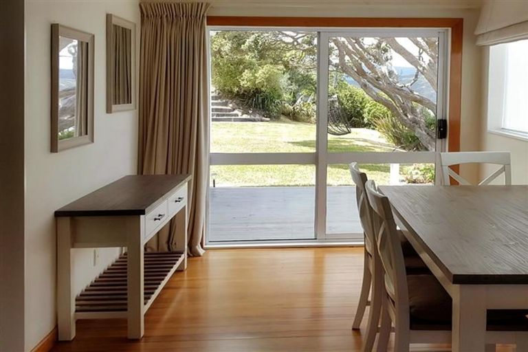 Photo of property in 5 Bowes Crescent, Strathmore Park, Wellington, 6022