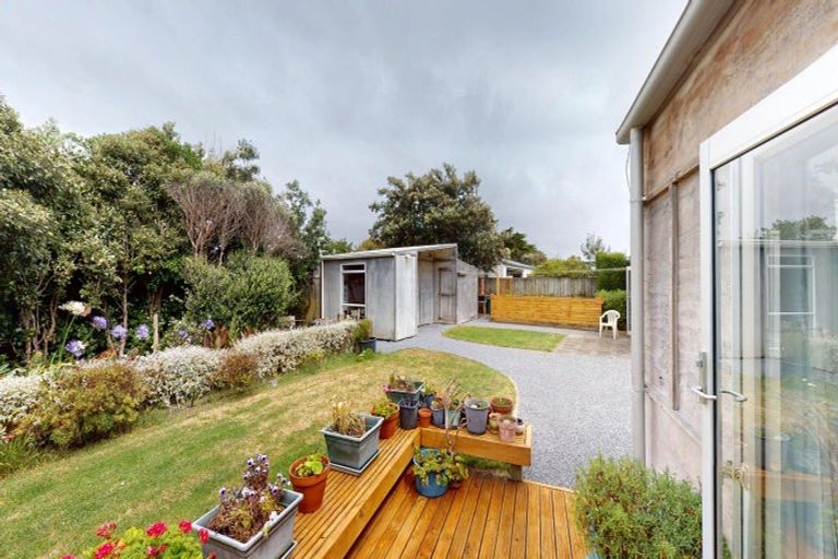 Photo of property in 30 Kent Avenue, Waitarere Beach, Levin, 5510