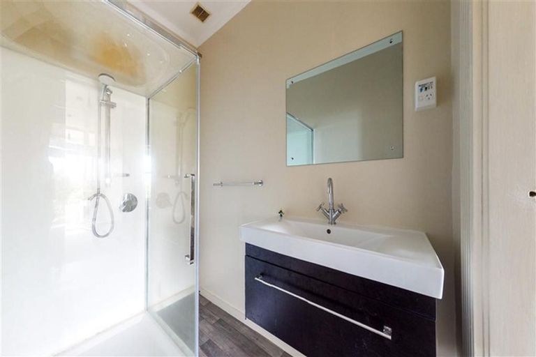 Photo of property in 1/13 Garden Road, Northland, Wellington, 6012