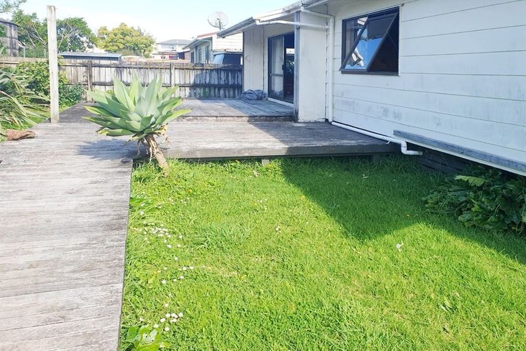 Photo of property in 2/25 Garelja Road, Henderson, Auckland, 0612