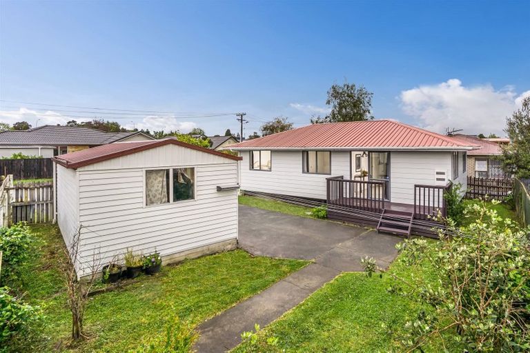 Photo of property in 1 Stephen Avenue, Henderson, Auckland, 0610