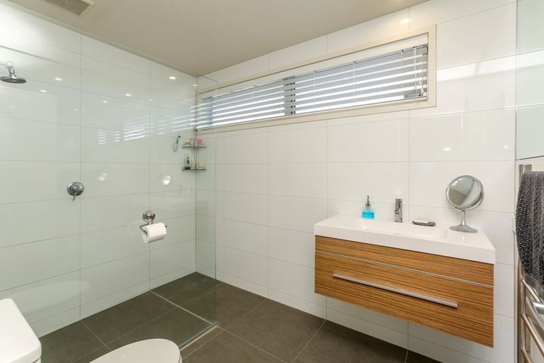 Photo of property in 5 Gleneagles Way, Waiwhakaiho, New Plymouth, 4312