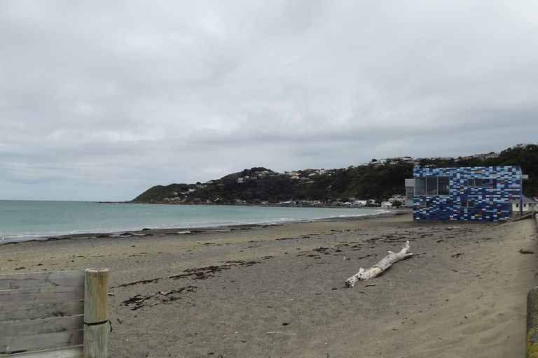 Photo of property in 8/218 Onepu Road, Lyall Bay, Wellington, 6022