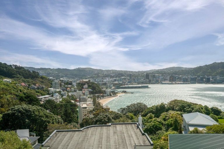 Photo of property in 50 The Crescent, Roseneath, Wellington, 6011