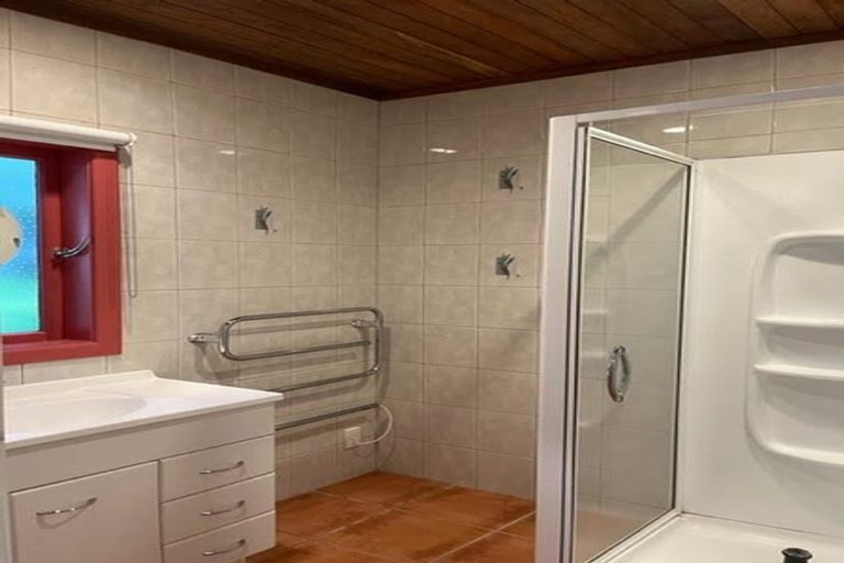 Photo of property in 802 West Coast Road, Oratia, Auckland, 0604