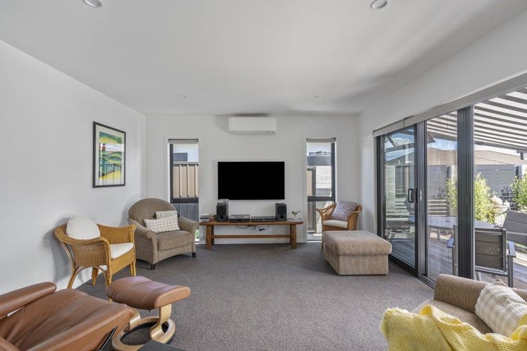 Photo of property in 8a Avenue Road, Greenmeadows, Napier, 4112