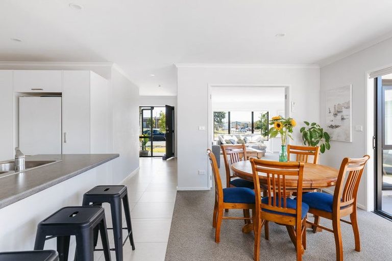 Photo of property in 6 Harding Drive, Papamoa Beach, Papamoa, 3118