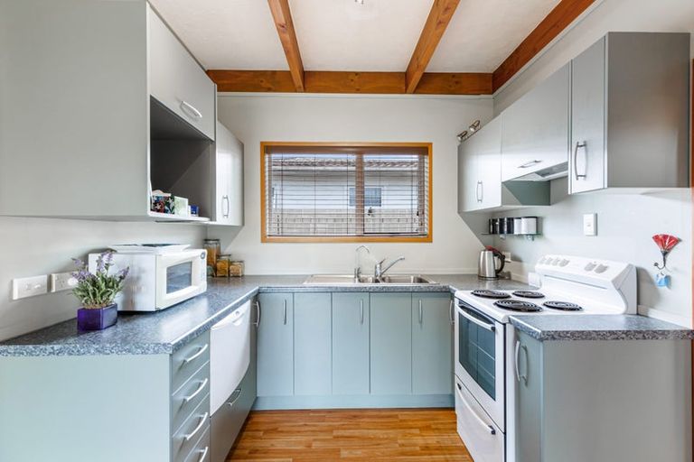 Photo of property in 1/2 Edwards Avenue, Henderson, Auckland, 0610