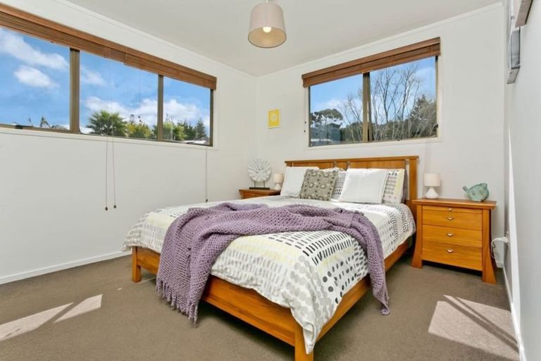 Photo of property in 2/7 Wilkinson Way, Browns Bay, Auckland, 0630