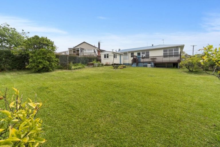 Photo of property in 77 Tirimoana Road, Te Atatu South, Auckland, 0602