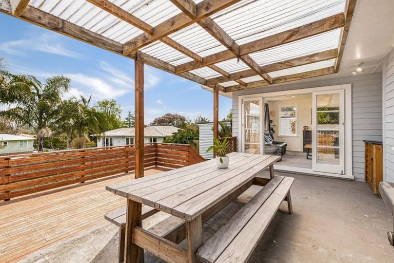 Photo of property in 2/269a Great North Road, Henderson, Auckland, 0612