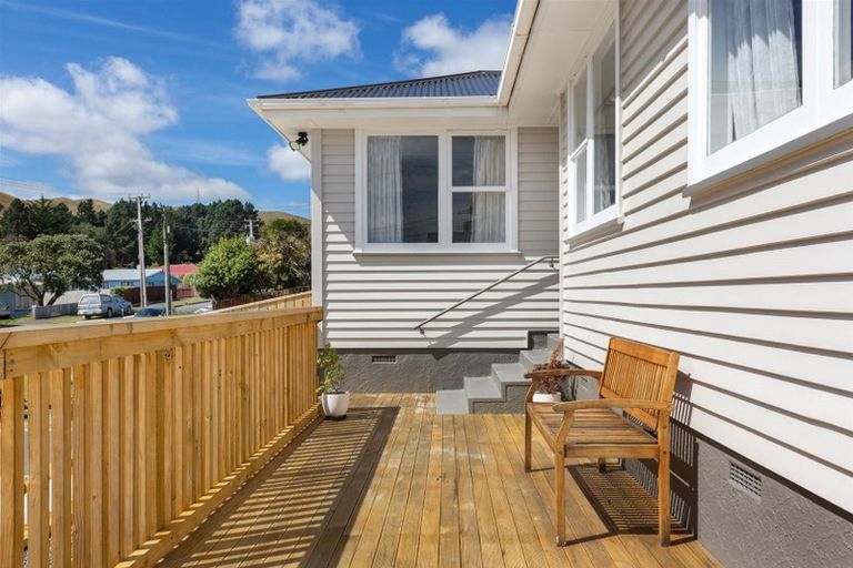 Photo of property in 111 Driver Crescent, Cannons Creek, Porirua, 5024