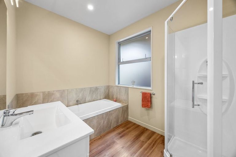 Photo of property in 5 Centre Crescent, Wanaka, 9305