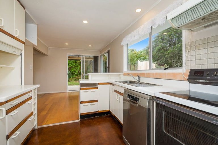 Photo of property in 24 Laurina Road, Sunnynook, Auckland, 0620