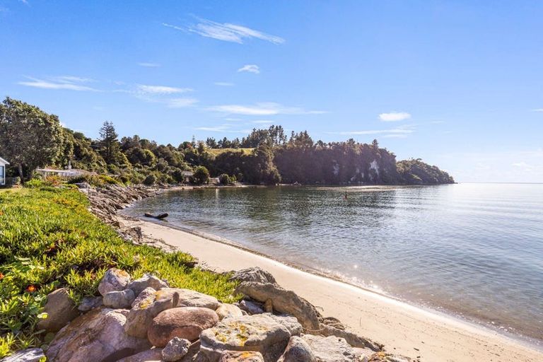 Photo of property in 204 Rangihaeata Road, Rangihaeata, Takaka, 7182