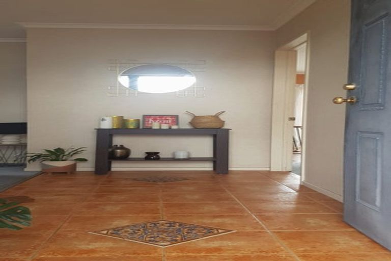 Photo of property in 3 Boderg Way, East Tamaki, Auckland, 2016